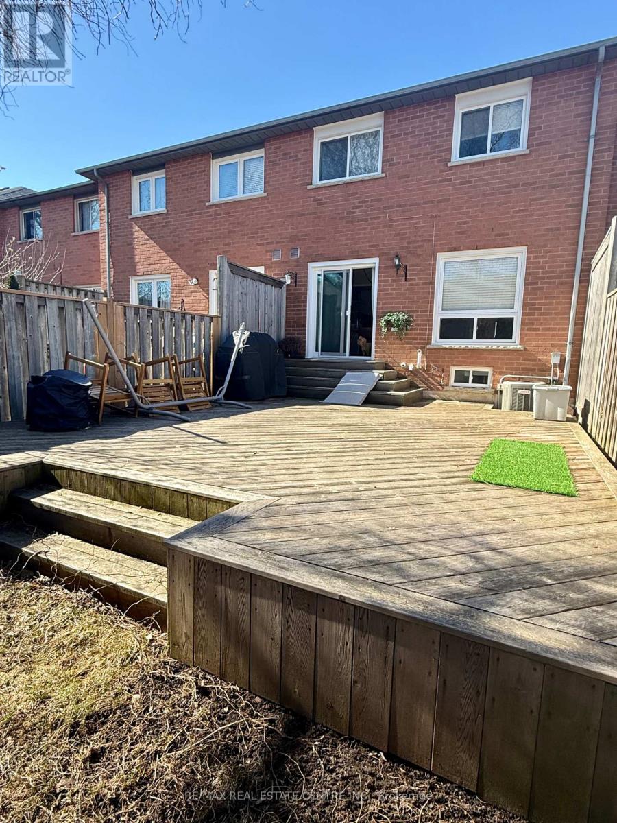 2225 Dale Ridge Drive, Oakville, Ontario  L6M 3L4 - Photo 19 - W12948734