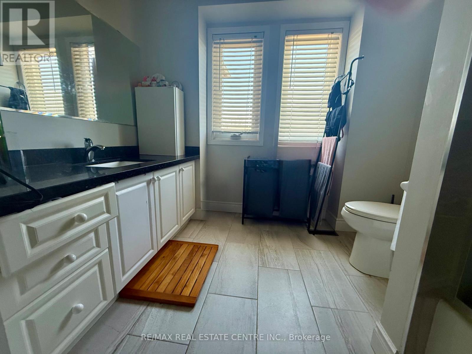 2225 Dale Ridge Drive, Oakville, Ontario  L6M 3L4 - Photo 7 - W12948734