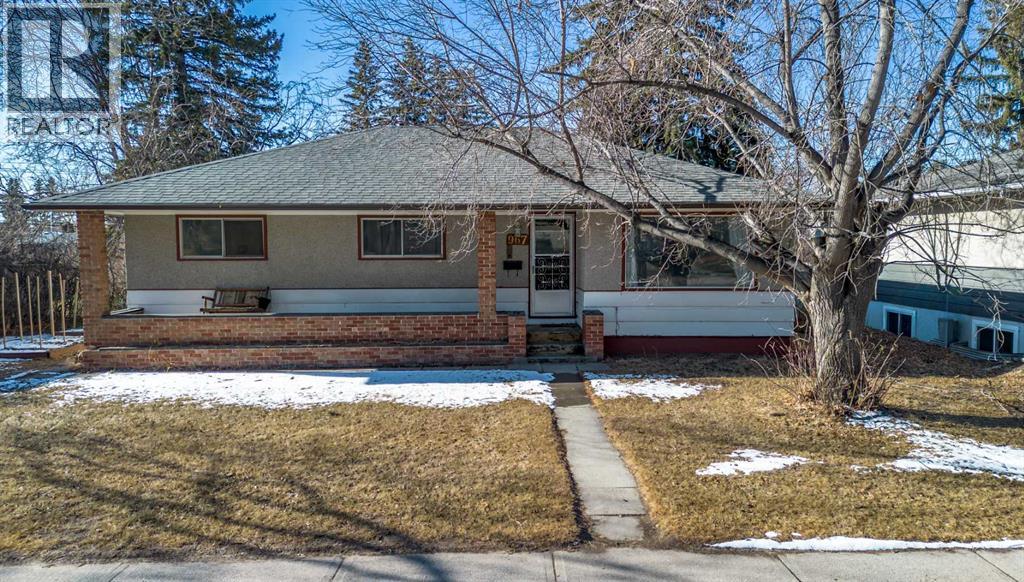 967 Northmount Drive Nw, Calgary, Alberta  T2L 0B1 - Photo 1 - A2296549