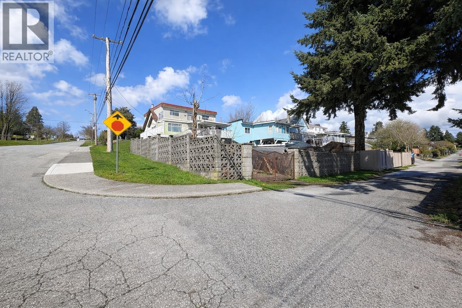 1728 Seventh Avenue, New Westminster, British Columbia  V3M 2K8 - Photo 3 - R3106284