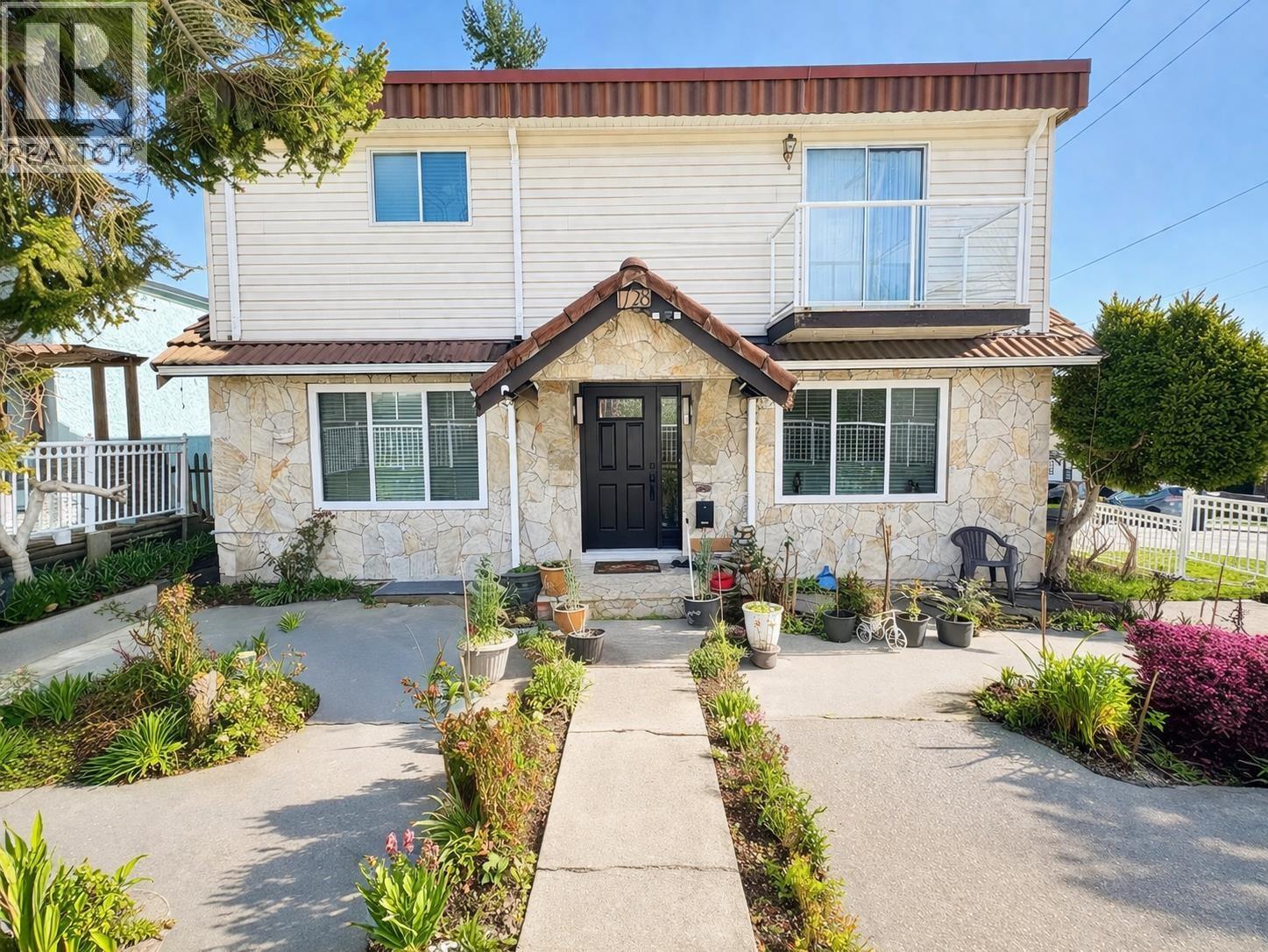 1728 Seventh Avenue, New Westminster, British Columbia  V3M 2K8 - Photo 2 - R3106284