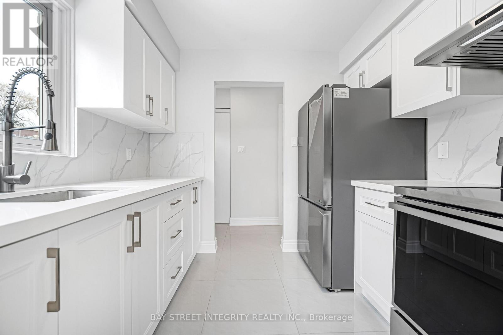 41 Elsa Vine Way, Toronto, Ontario  M2J 4H8 - Photo 15 - C12948740