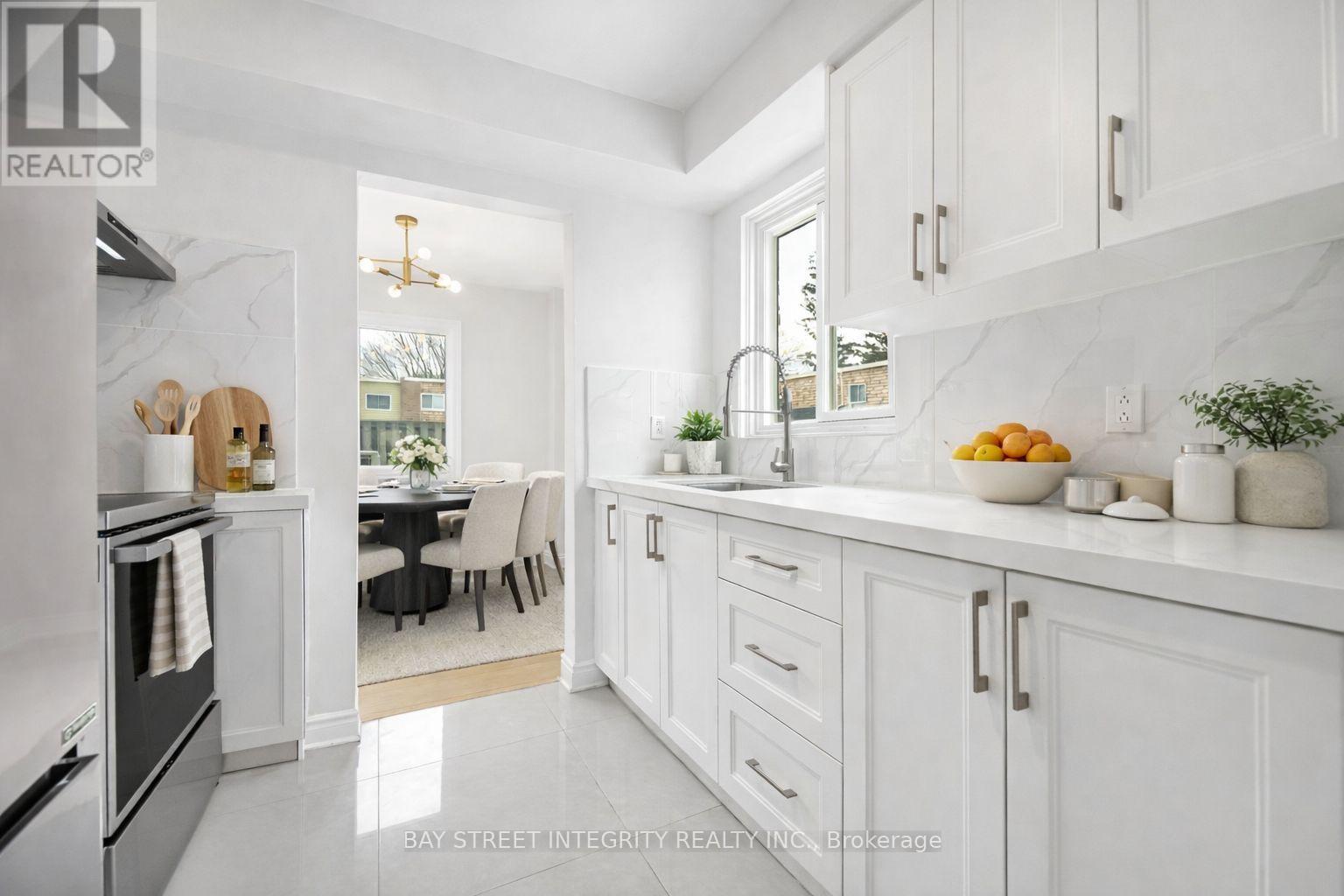 41 Elsa Vine Way, Toronto, Ontario  M2J 4H8 - Photo 17 - C12948740