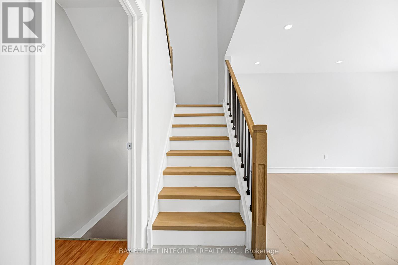 41 Elsa Vine Way, Toronto, Ontario  M2J 4H8 - Photo 22 - C12948740