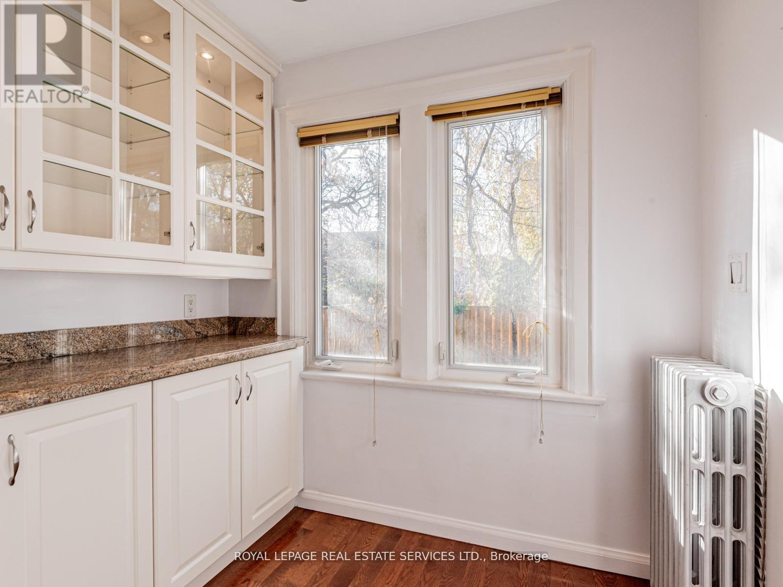 7 Duplex Crescent, Toronto, Ontario  M5P 1J1 - Photo 19 - C12948796