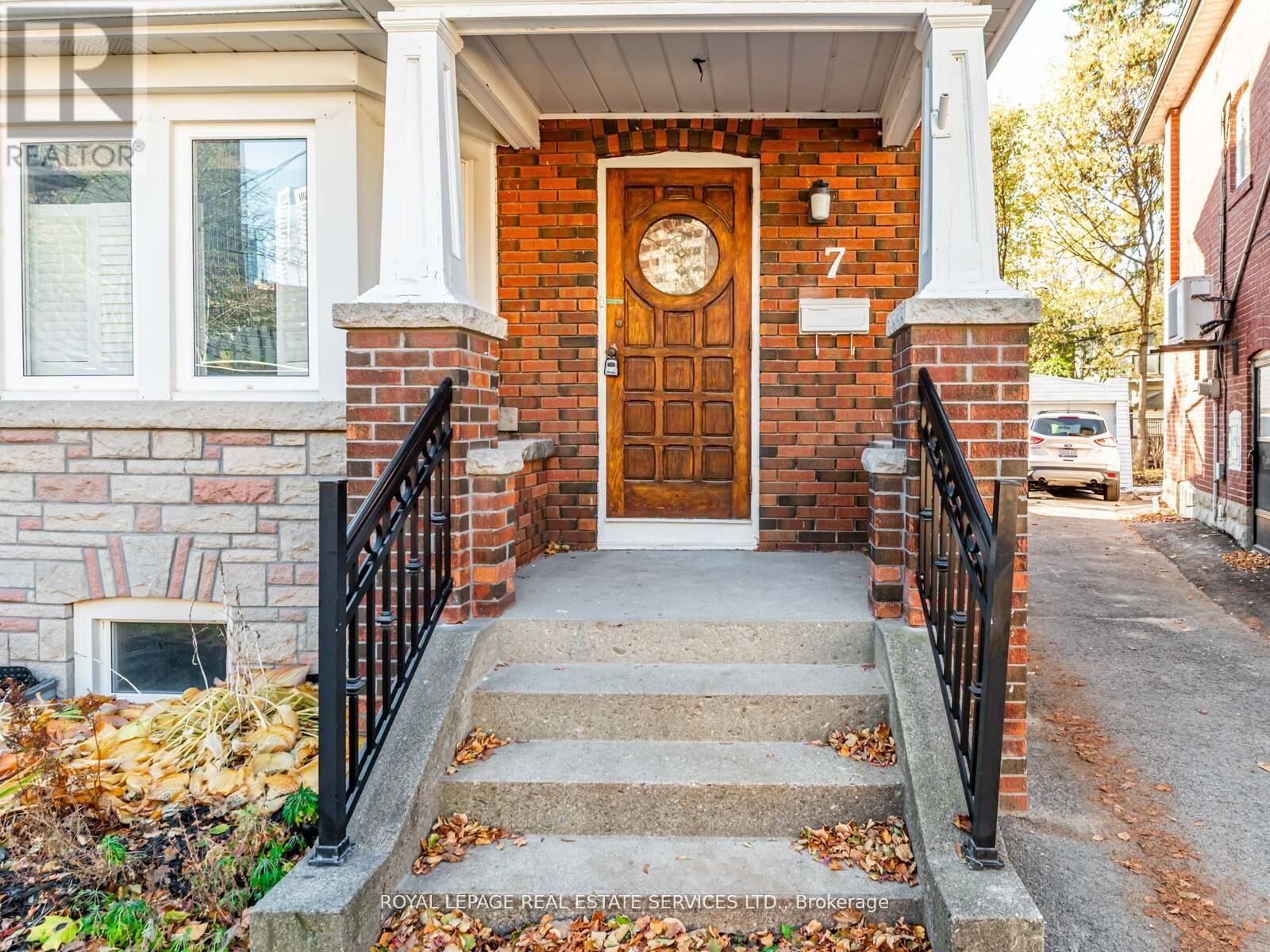 7 Duplex Crescent, Toronto, Ontario  M5P 1J1 - Photo 3 - C12948796