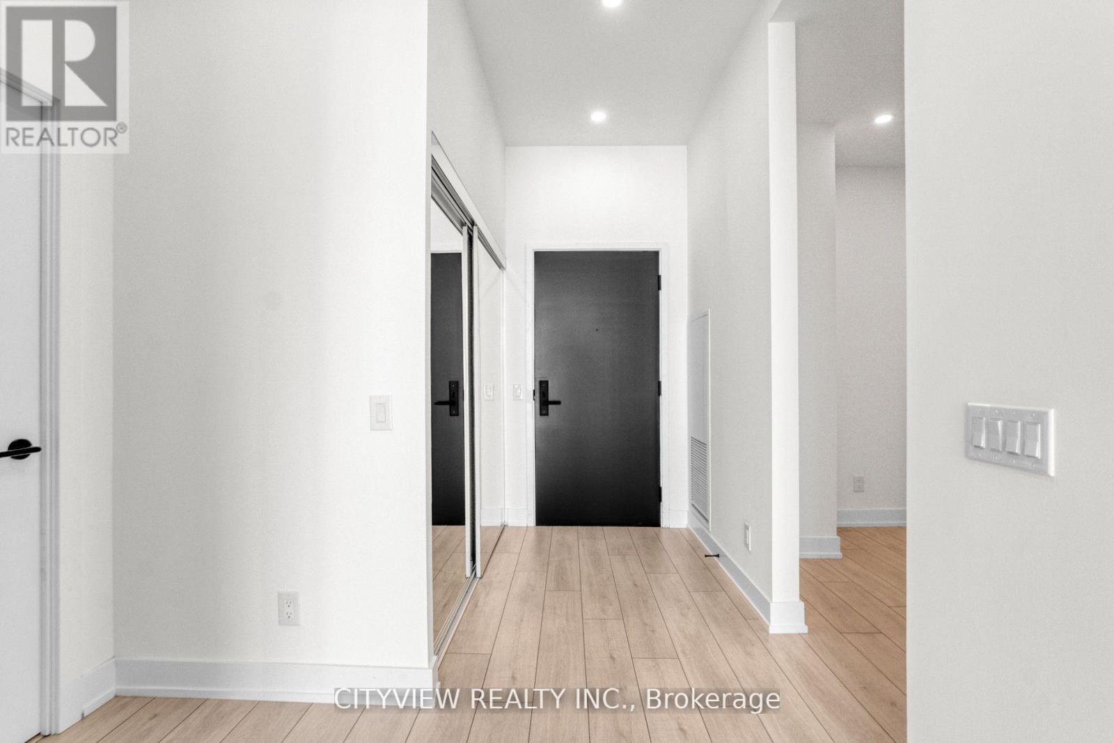 Ph10 - 500 Dupont Street, Toronto, Ontario  M6G 1Y7 - Photo 8 - C12948810