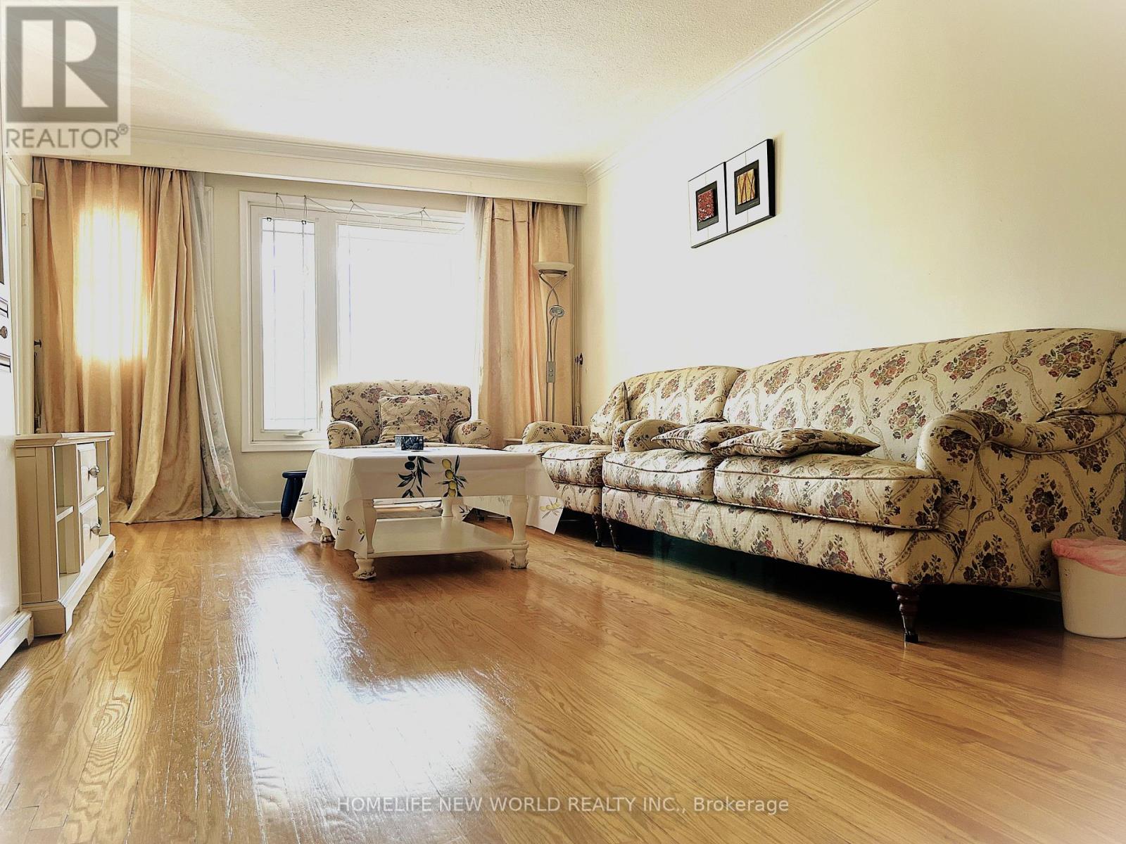 28 Greyhound Drive, Toronto, Ontario  M2H 1K3 - Photo 3 - C12948814