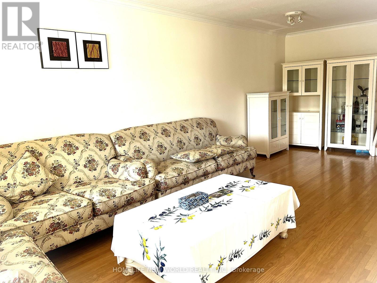 28 Greyhound Drive, Toronto, Ontario  M2H 1K3 - Photo 4 - C12948814