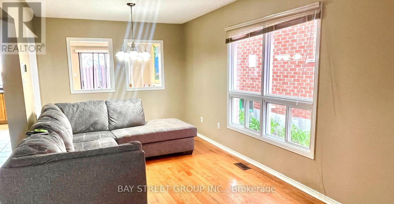 148 Trail Ridge Lane, Markham, Ontario  L6C 2C5 - Photo 7 - N12948746