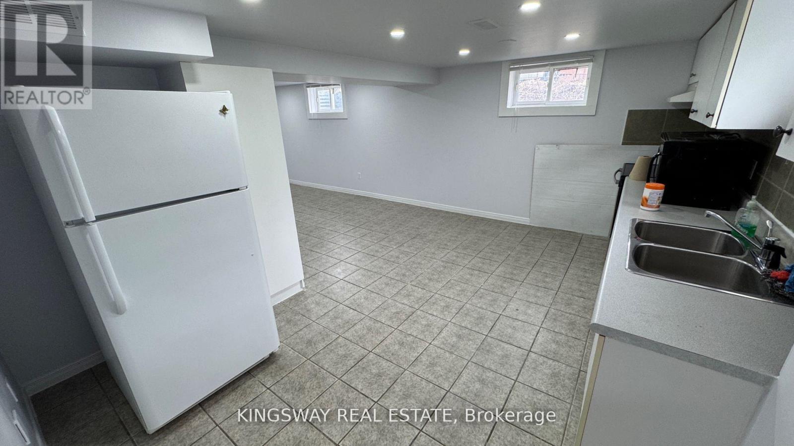 (Lower Level 1) - 65 Park Crescent, Richmond Hill, Ontario  L4E 3J5 - Photo 2 - N12948754