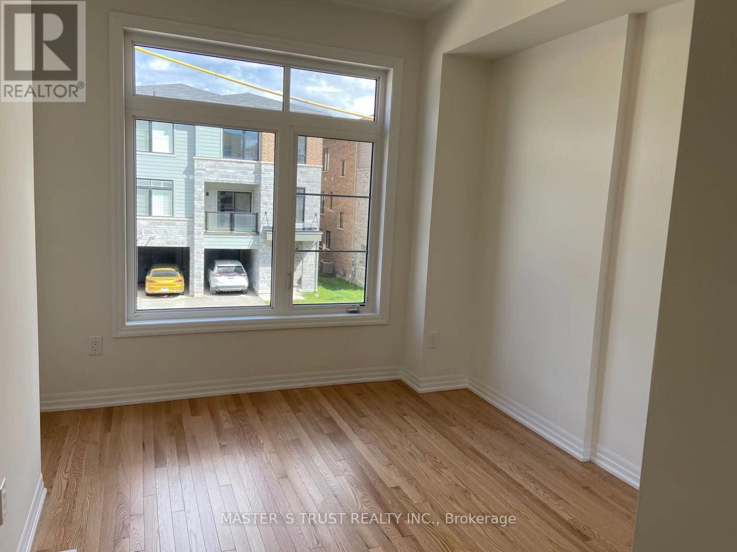 219 Vivant Street, Newmarket, Ontario  L3X 0K7 - Photo 3 - N12948776