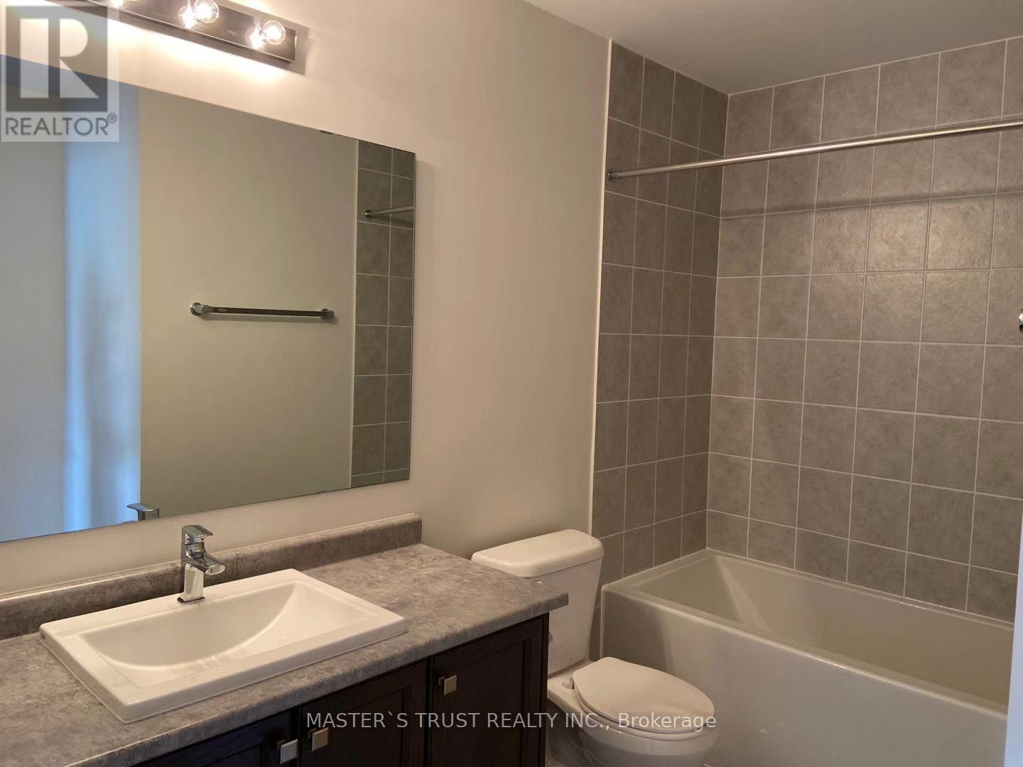 219 Vivant Street, Newmarket, Ontario  L3X 0K7 - Photo 5 - N12948776