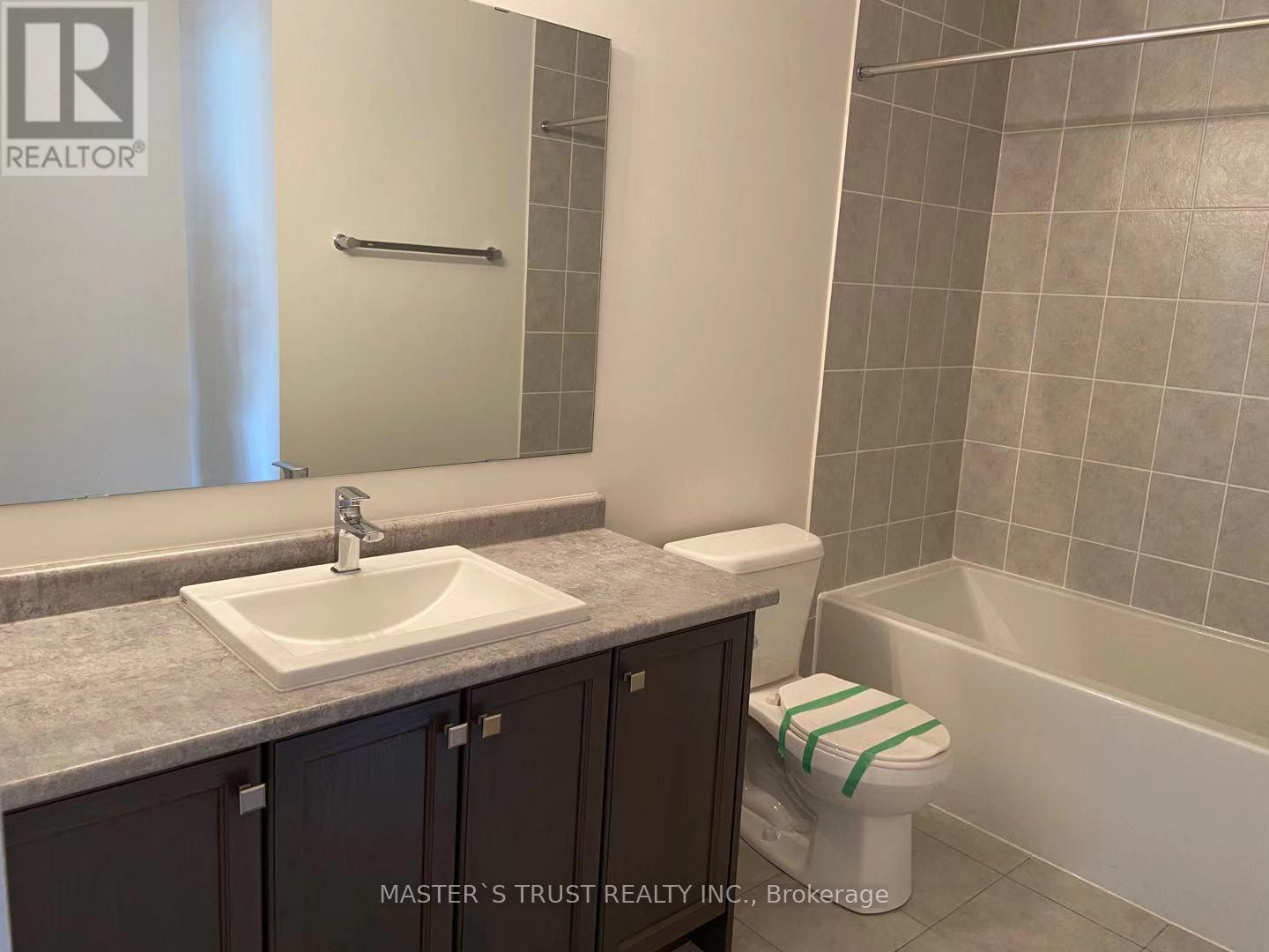 219 Vivant Street, Newmarket, Ontario  L3X 0K7 - Photo 6 - N12948776