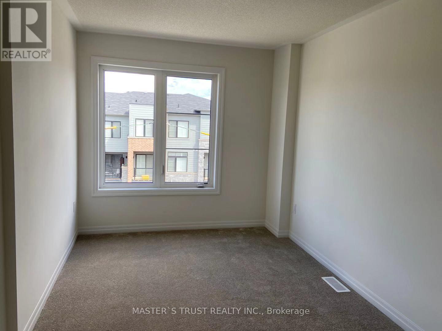 219 Vivant Street, Newmarket, Ontario  L3X 0K7 - Photo 7 - N12948776