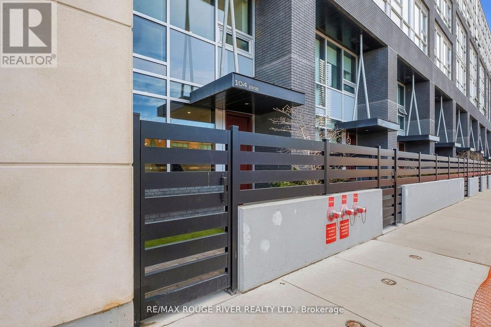 Th 104 - 2908 Highway 7, Vaughan, Ontario  L4K 0K5 - Photo 2 - N12948786