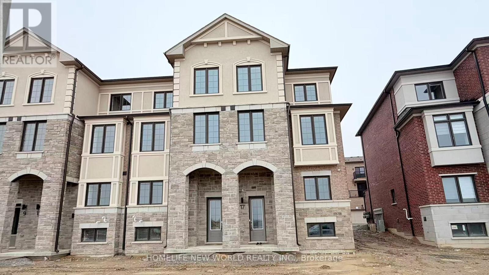 17 Bullata Lane, Richmond Hill, Ontario  L4B 0J7 - Photo 2 - N12948794