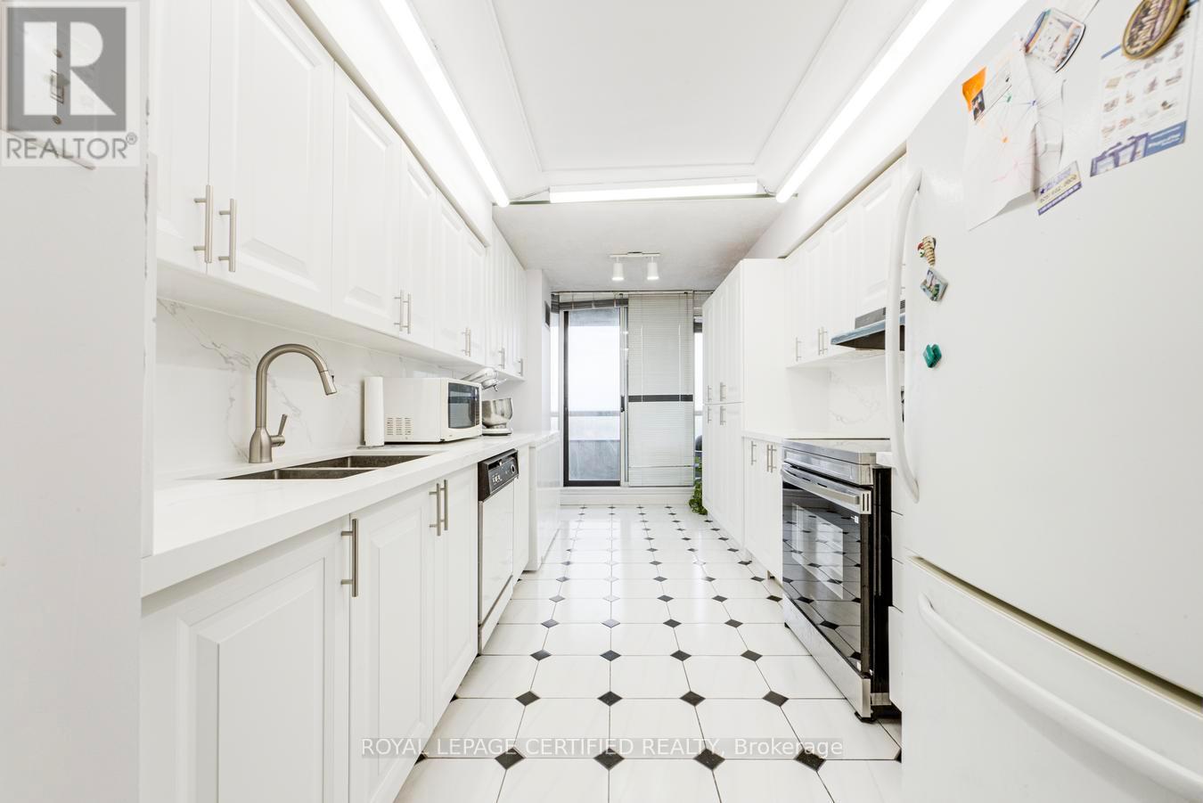 2107 - 22 Hanover Road, Brampton, Ontario  L6S 5K7 - Photo 19 - W12948802