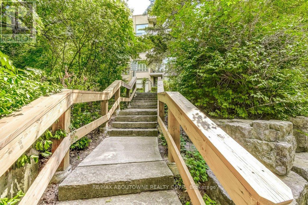 519 - 2511 Lakeshore Road W, Oakville, Ontario  L6L 6L9 - Photo 27 - W12948804