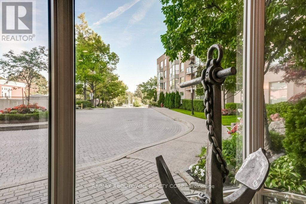 519 - 2511 Lakeshore Road W, Oakville, Ontario  L6L 6L9 - Photo 5 - W12948804