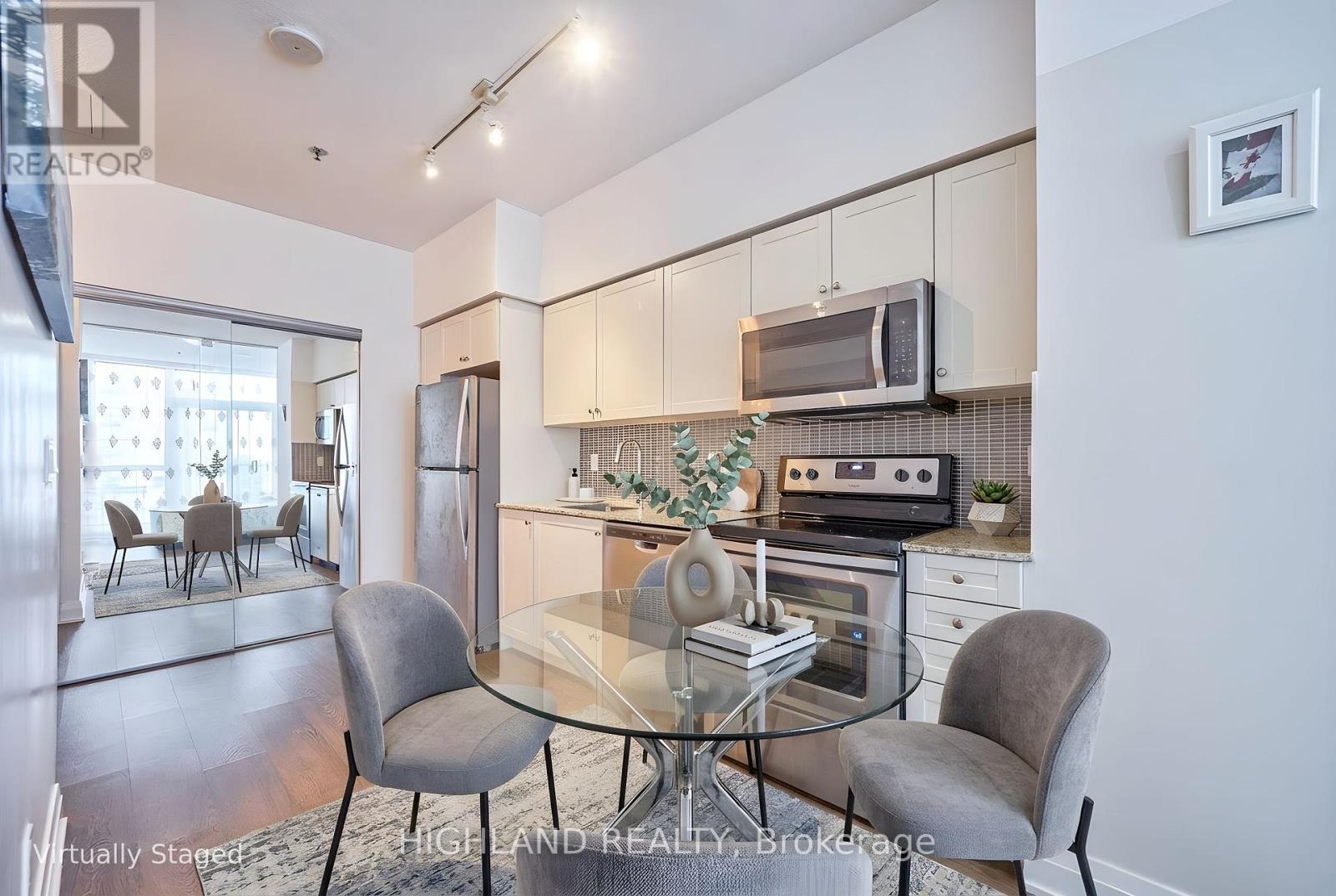 306 - 55 Speers Road, Oakville, Ontario  L6K 0H9 - Photo 4 - W12948818