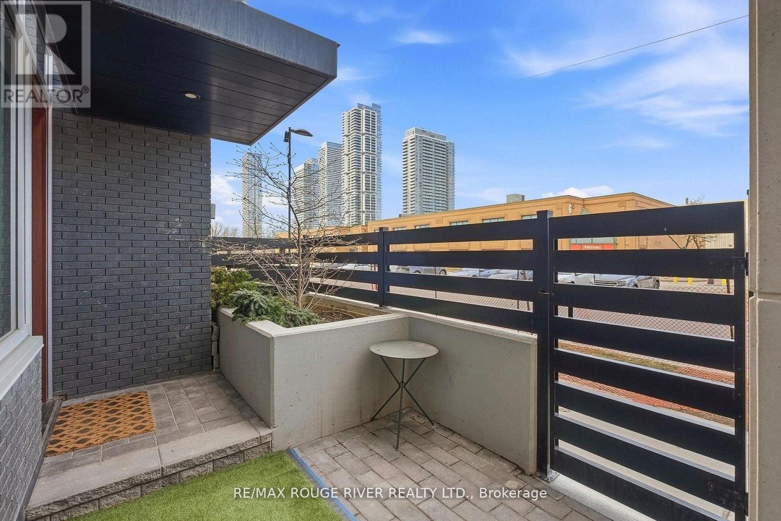 Th 104 - 2908 Highway 7, Vaughan, Ontario  L4K 0K5 - Photo 4 - N12948786