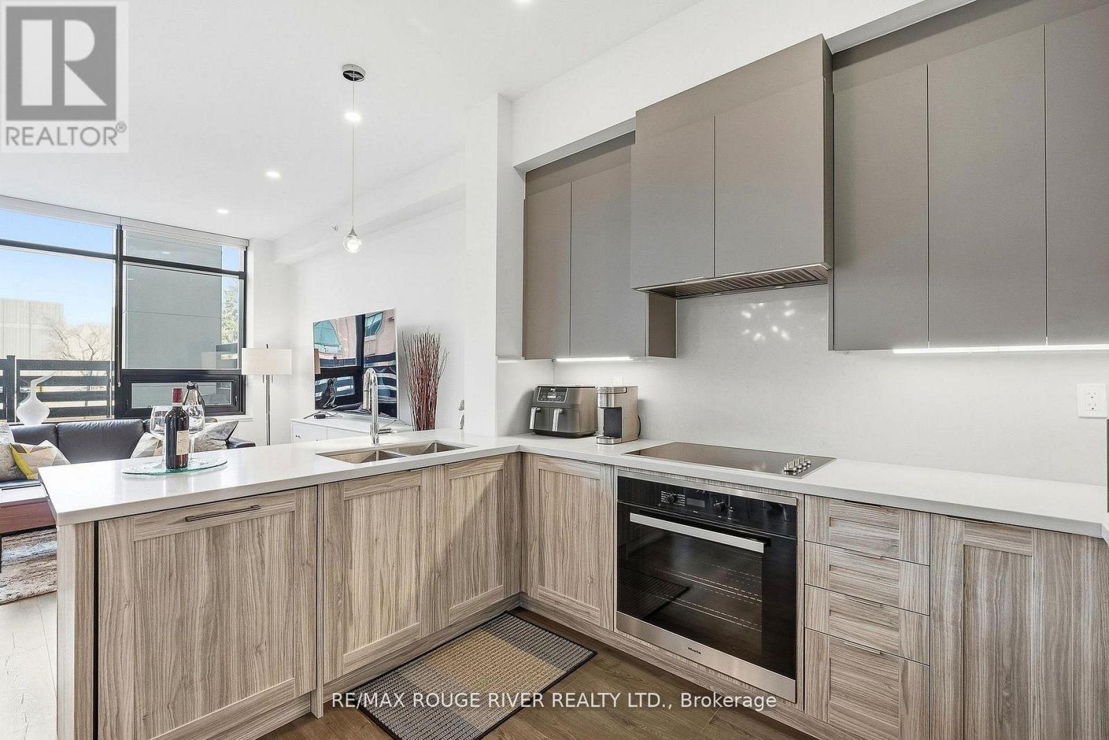 Th 104 - 2908 Highway 7, Vaughan, Ontario  L4K 0K5 - Photo 16 - N12948786