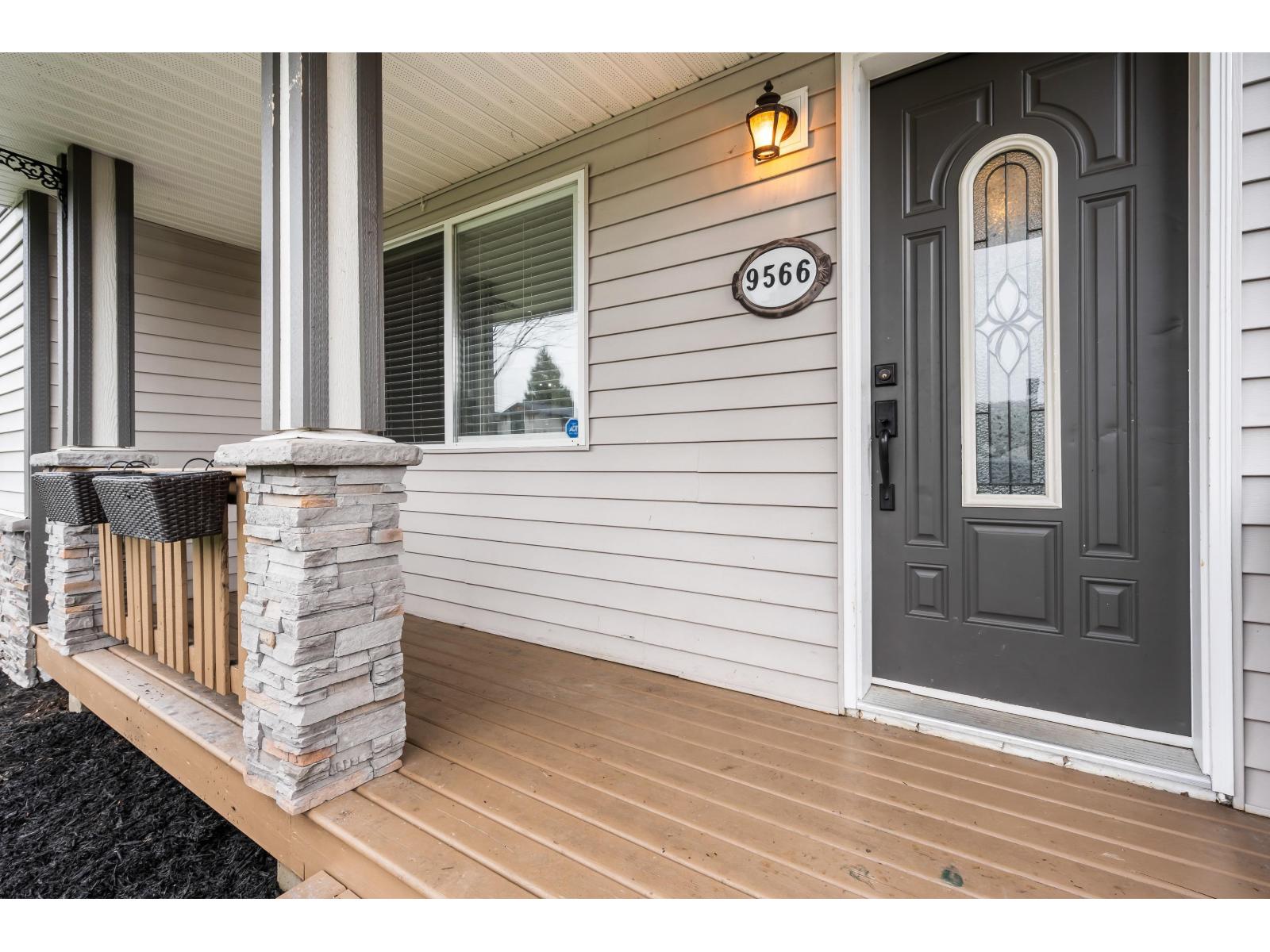 9566 Coote Street, Chilliwack Proper East, Chilliwack, British Columbia  V2P 6B3 - Photo 5 - R3101593