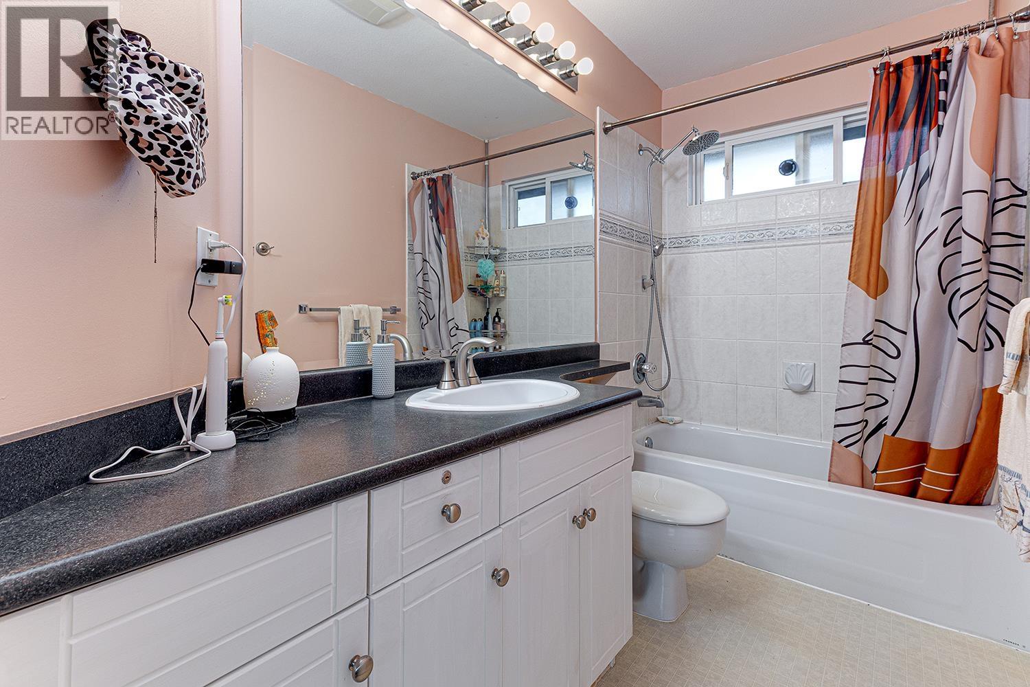 1077 Riverside Drive, Port Coquitlam, British Columbia  V3B 8A7 - Photo 24 - R3106264