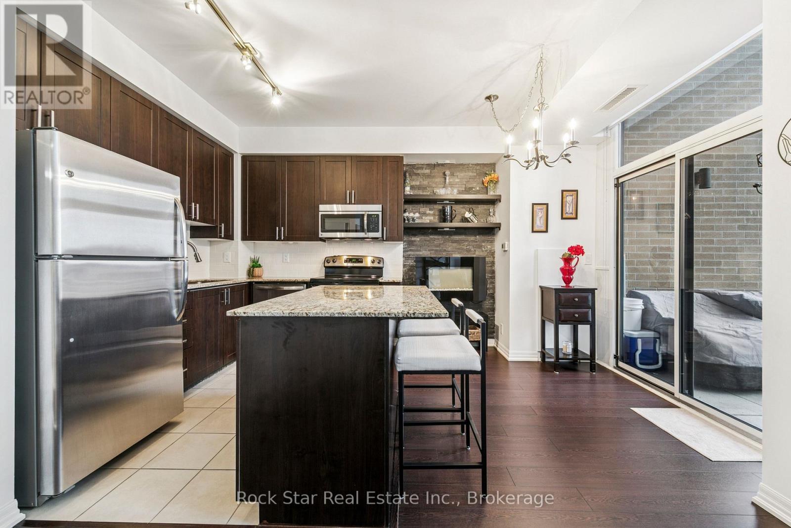 227 - 1940 Ironstone Drive, Burlington, Ontario  L7L 0E4 - Photo 12 - W12948864