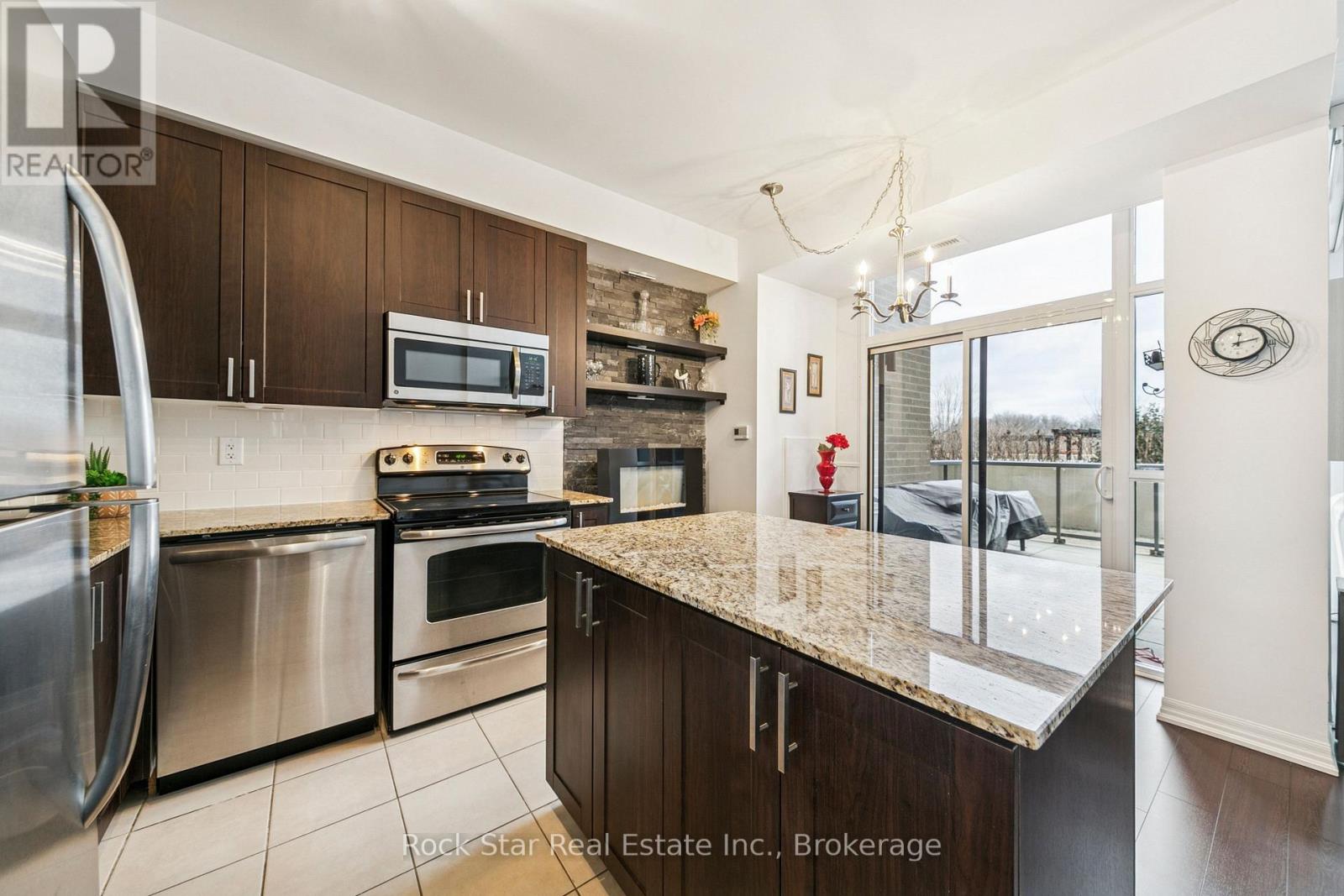 227 - 1940 Ironstone Drive, Burlington, Ontario  L7L 0E4 - Photo 13 - W12948864