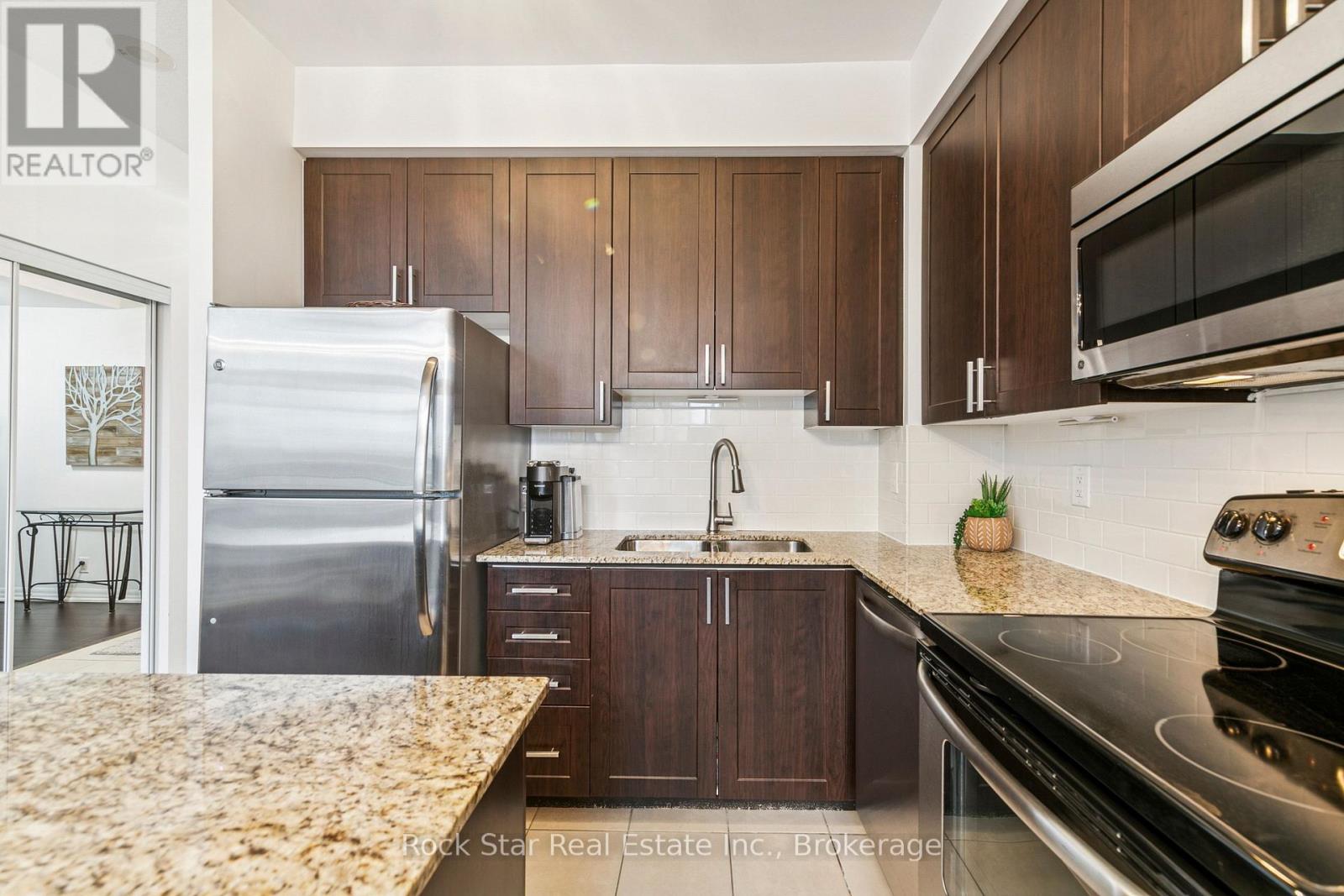 227 - 1940 Ironstone Drive, Burlington, Ontario  L7L 0E4 - Photo 14 - W12948864