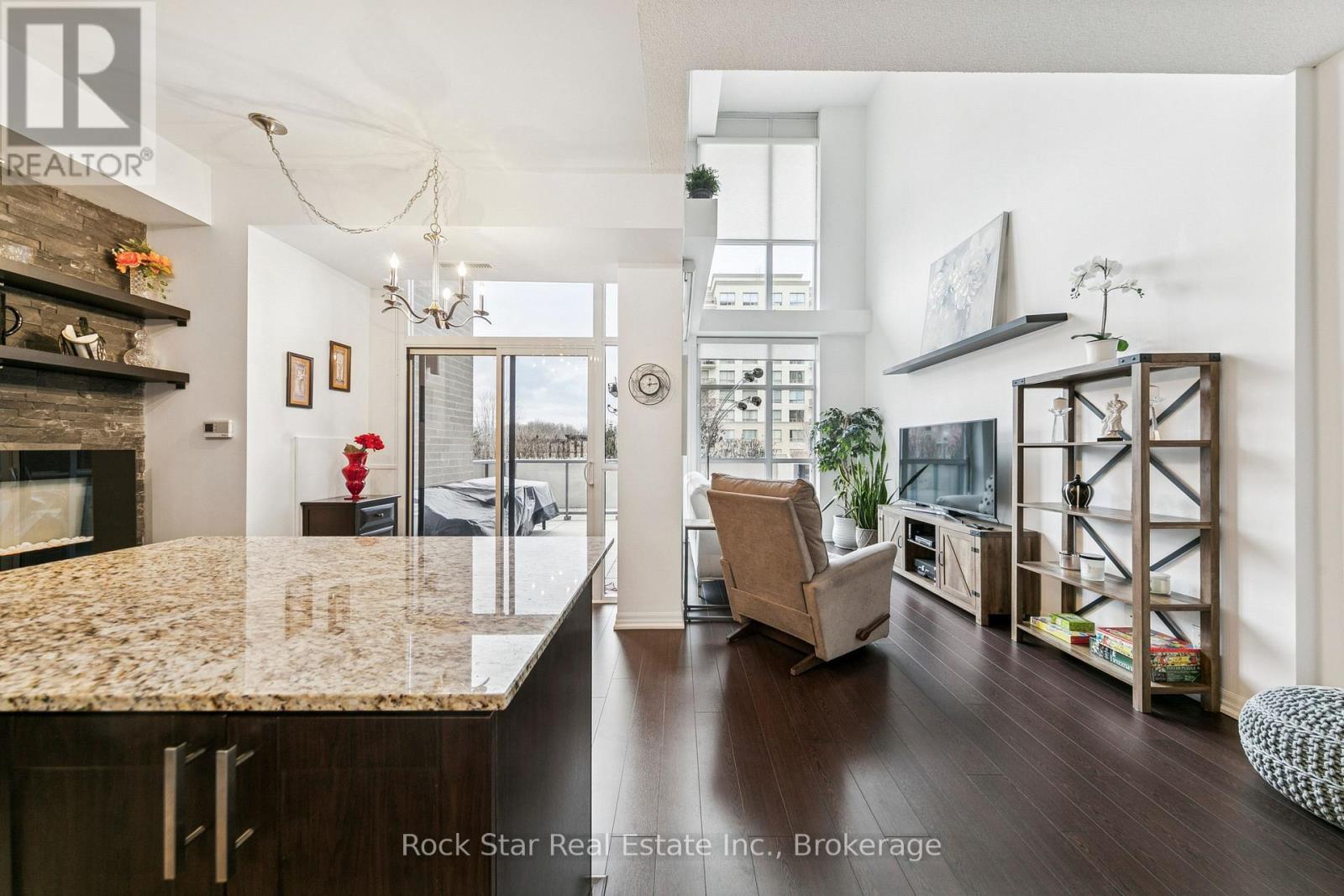 227 - 1940 Ironstone Drive, Burlington, Ontario  L7L 0E4 - Photo 4 - W12948864