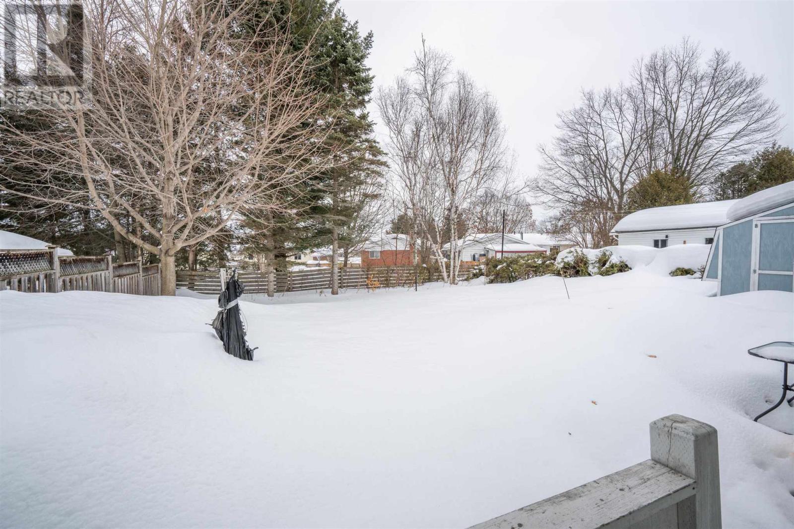 71 Hardwood St, Sault Ste. Marie, Ontario  P6A 5W1 - Photo 4 - SM260566