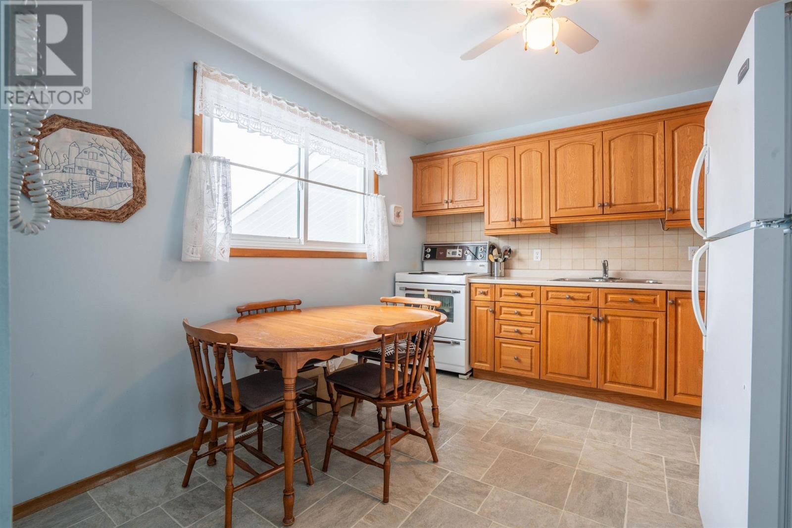 71 Hardwood St, Sault Ste. Marie, Ontario  P6A 5W1 - Photo 6 - SM260566