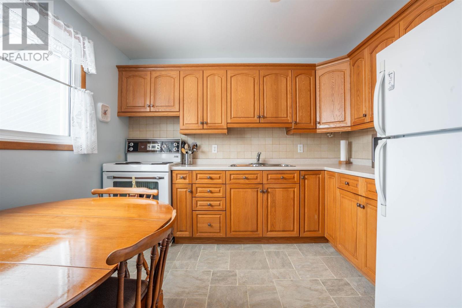 71 Hardwood St, Sault Ste. Marie, Ontario  P6A 5W1 - Photo 7 - SM260566