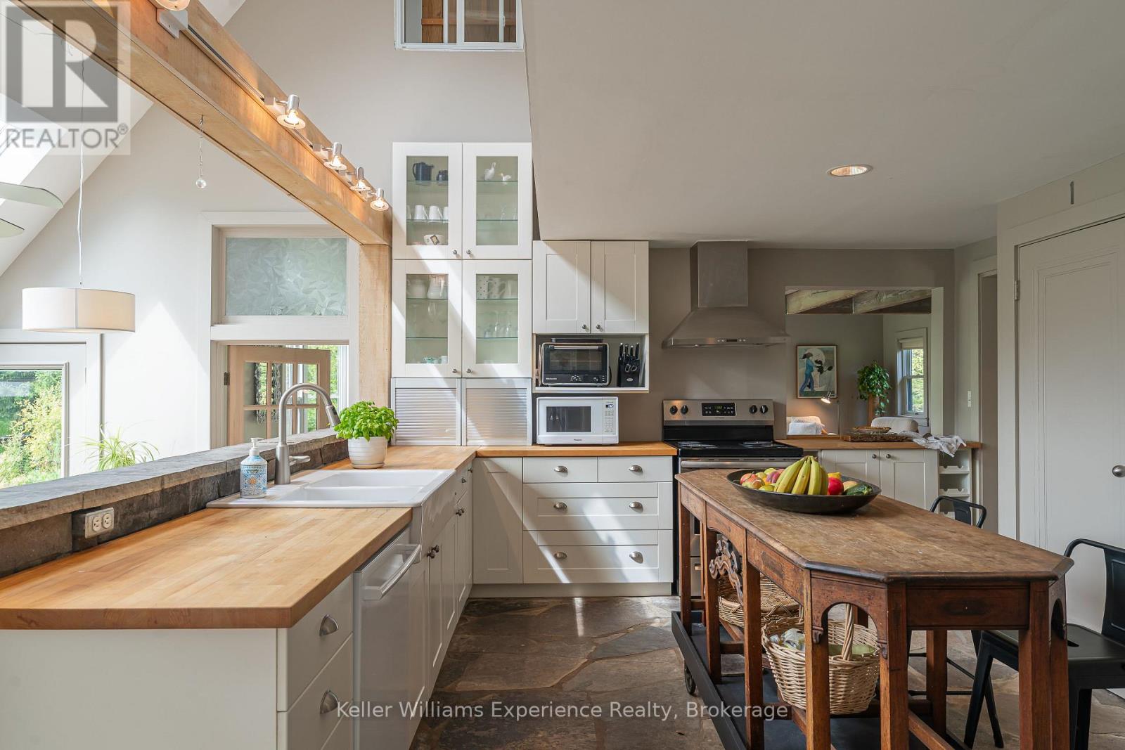 210194 Burgess Side Road, Georgian Bluffs, Ontario  N0H 1S0 - Photo 9 - X12948788