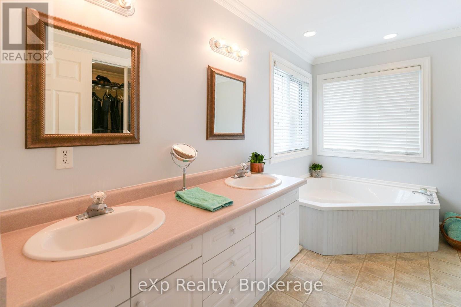 8 Sandpiper Court, Saugeen Shores, Ontario  N0H 2L0 - Photo 20 - X12948942