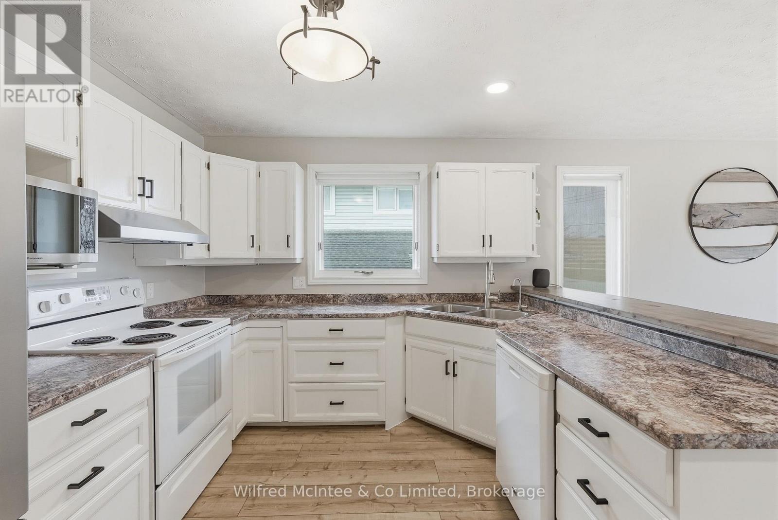 214 Hinks Street, Brockton, Ontario  N0G 2V0 - Photo 20 - X12949010