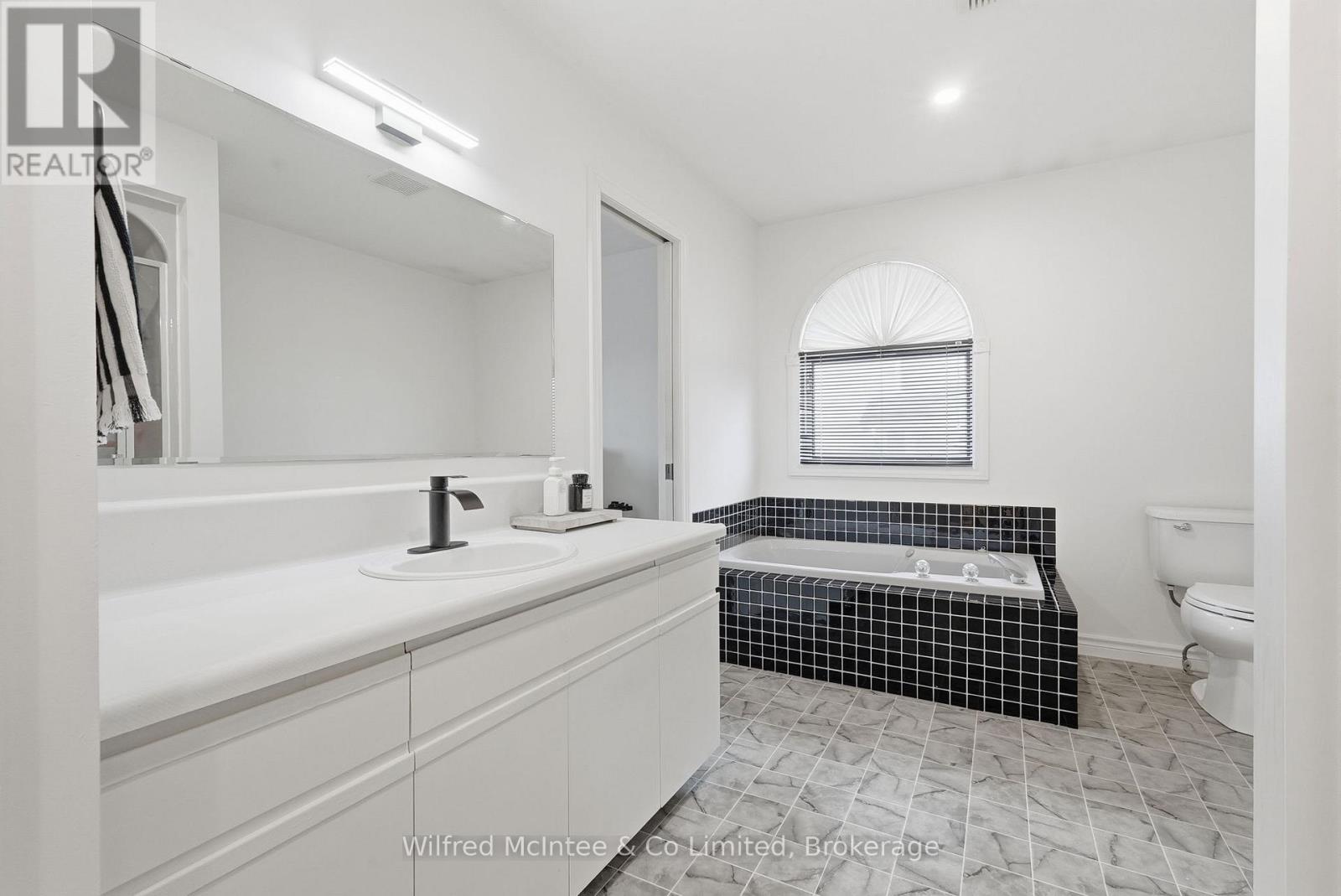 214 Hinks Street, Brockton, Ontario  N0G 2V0 - Photo 27 - X12949010