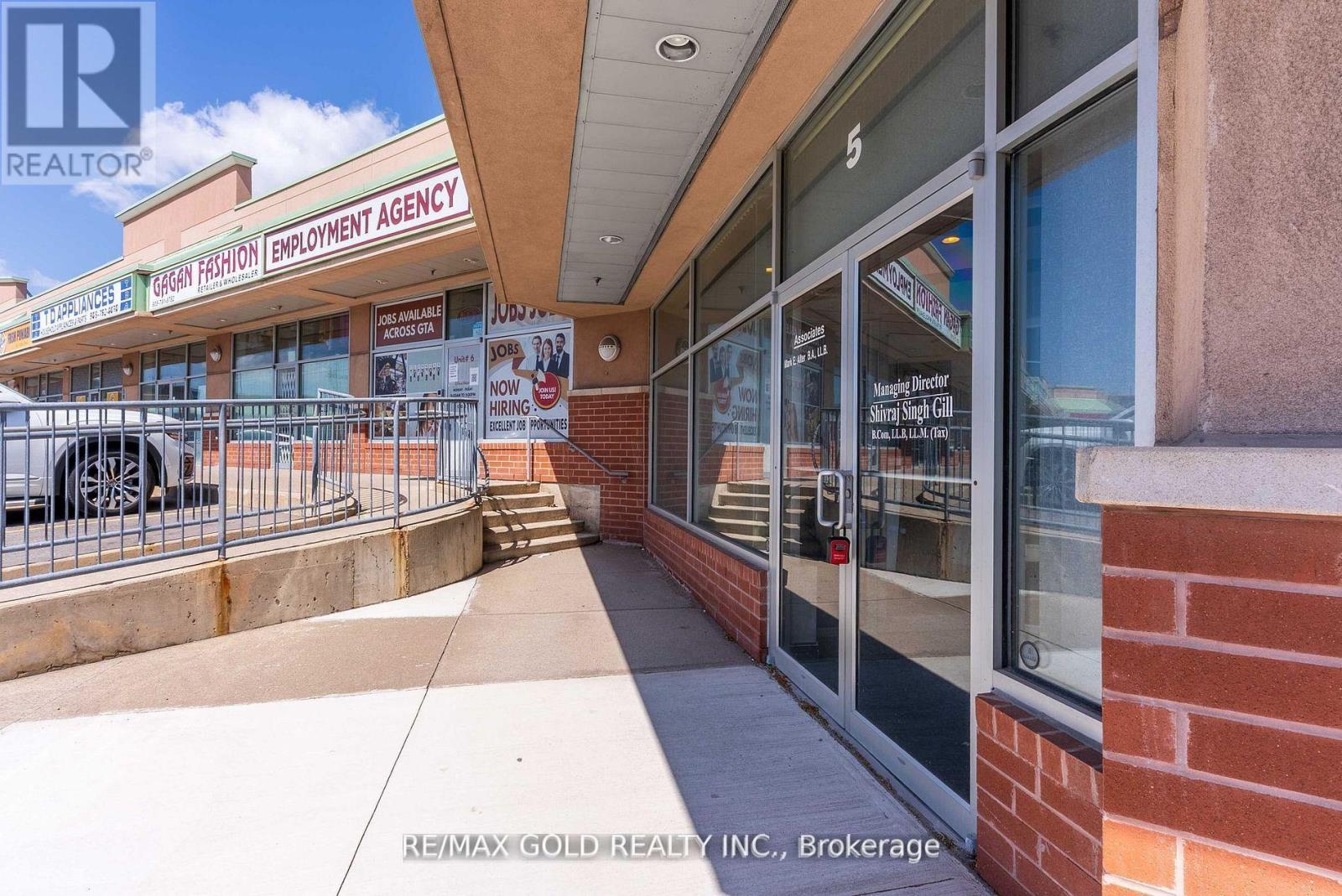 5 - 351 PARKHURST, Brampton, Ontario