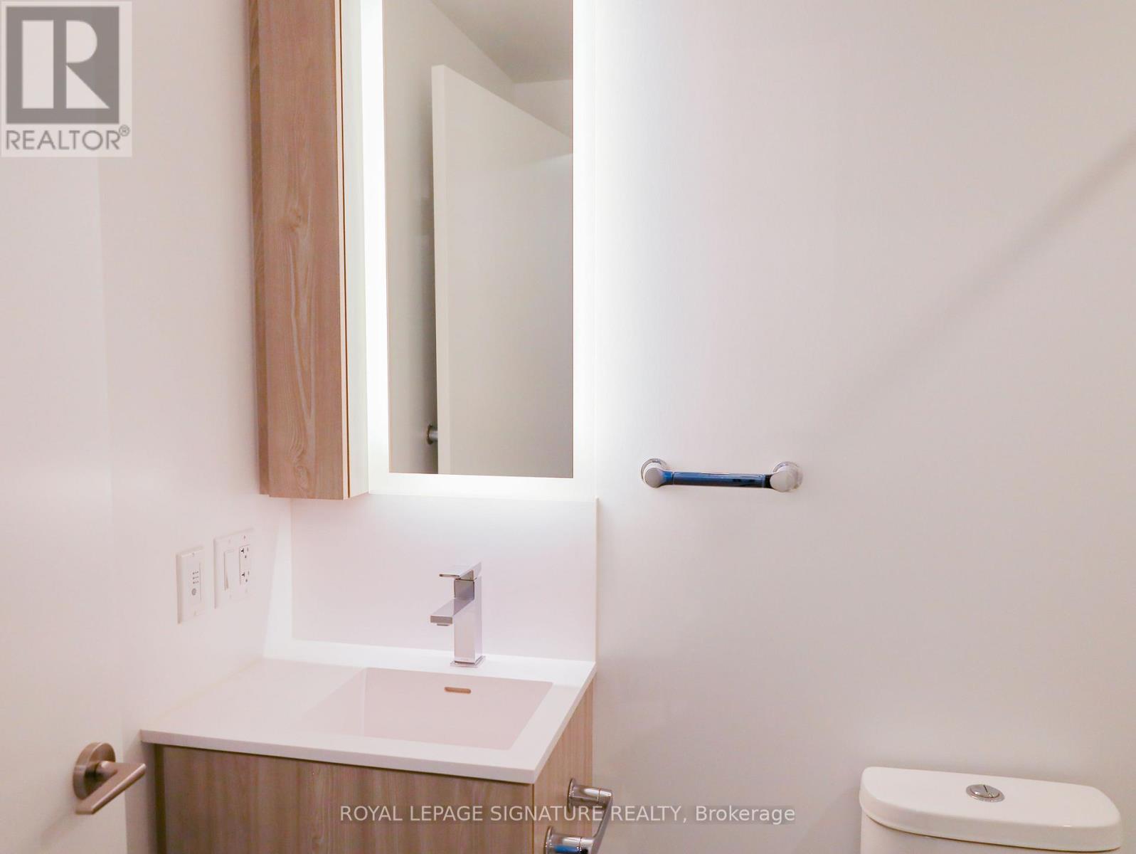 319 - 251 Masonary Way, Mississauga, Ontario  L5H 0B3 - Photo 6 - W12938132