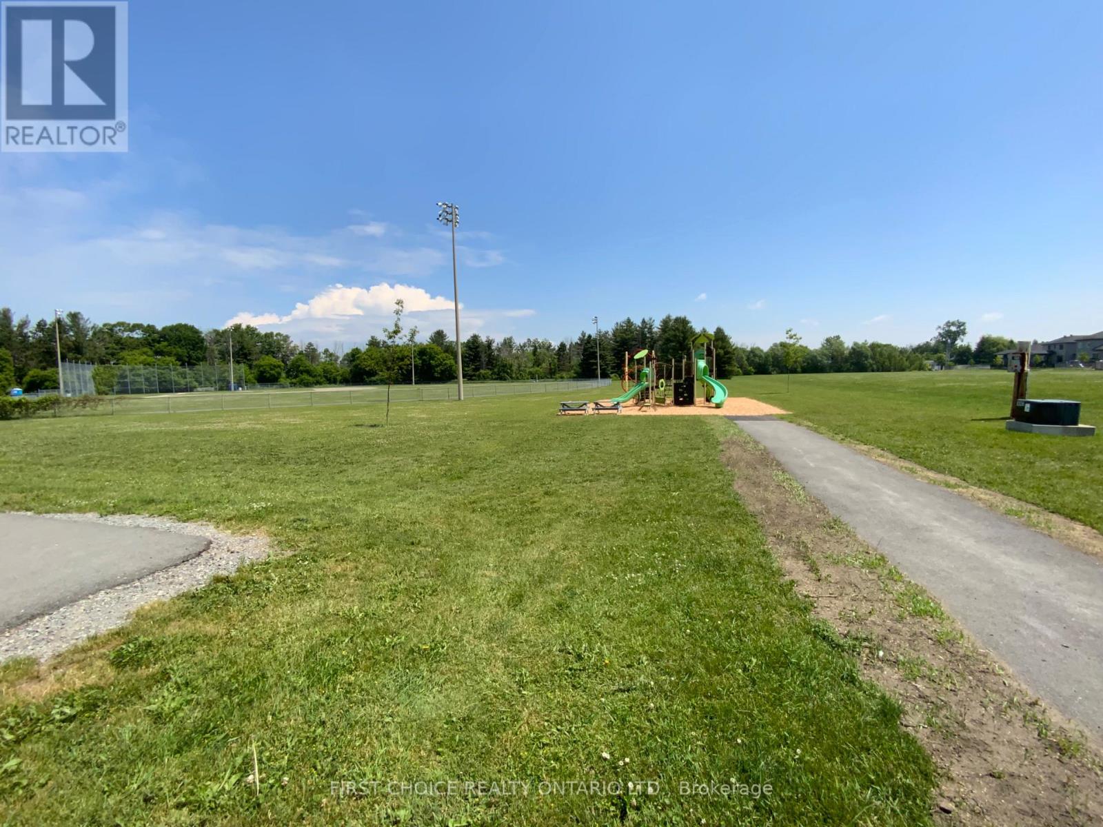 3 - 75 St-Moritz Street, Russell, Ontario  K0A 1W0 - Photo 25 - X12912524