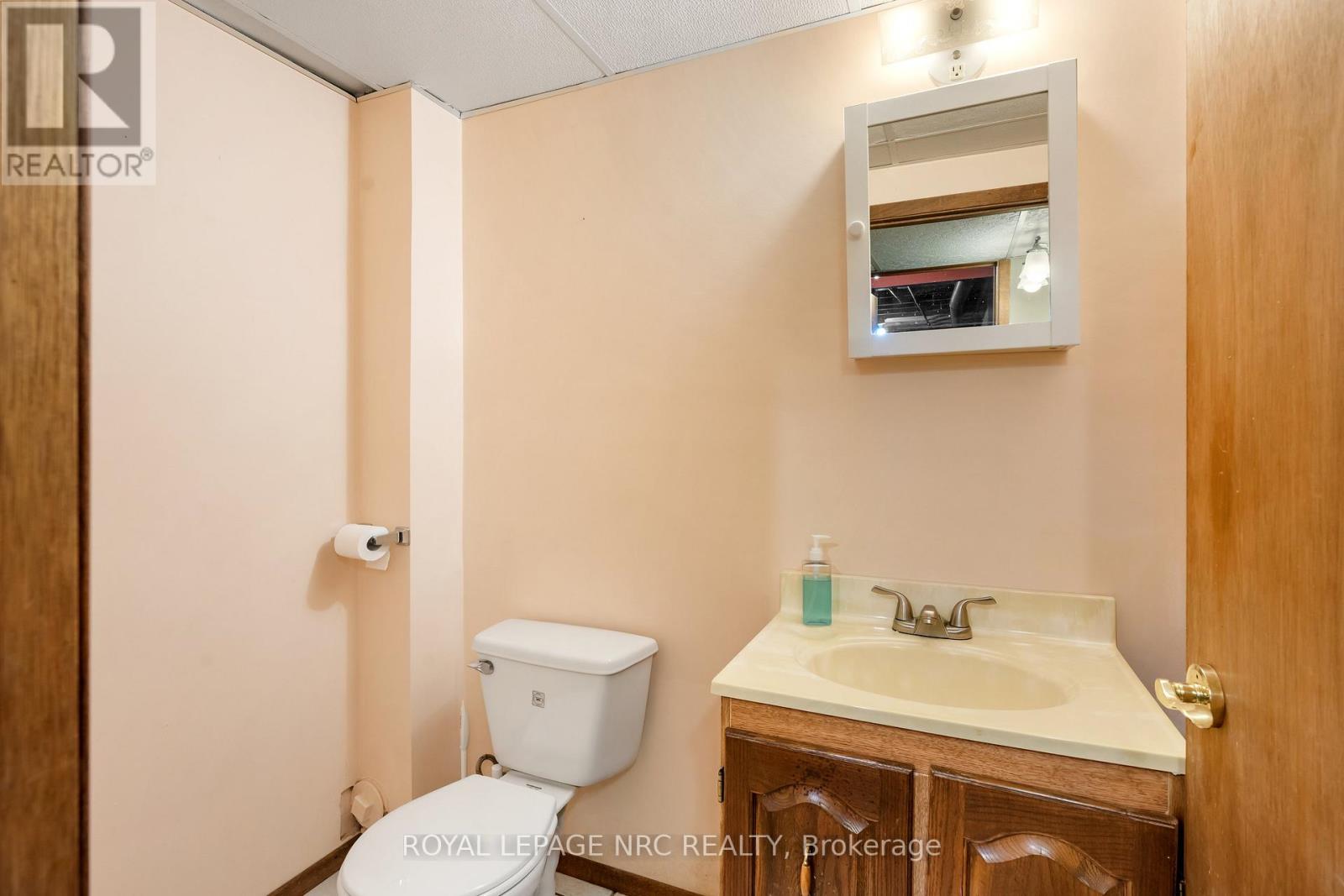 64 Adel Drive, St. Catharines, Ontario  L2M 7E6 - Photo 37 - X12945400