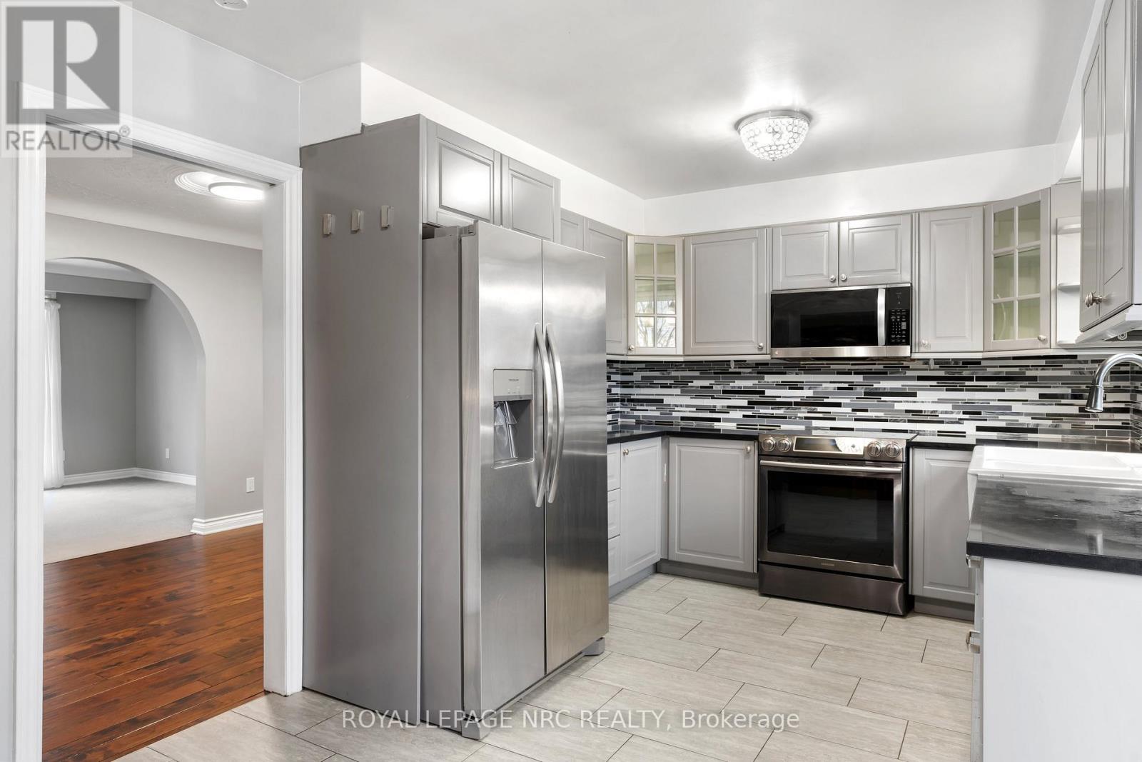 64 Adel Drive, St. Catharines, Ontario  L2M 7E6 - Photo 14 - X12945400