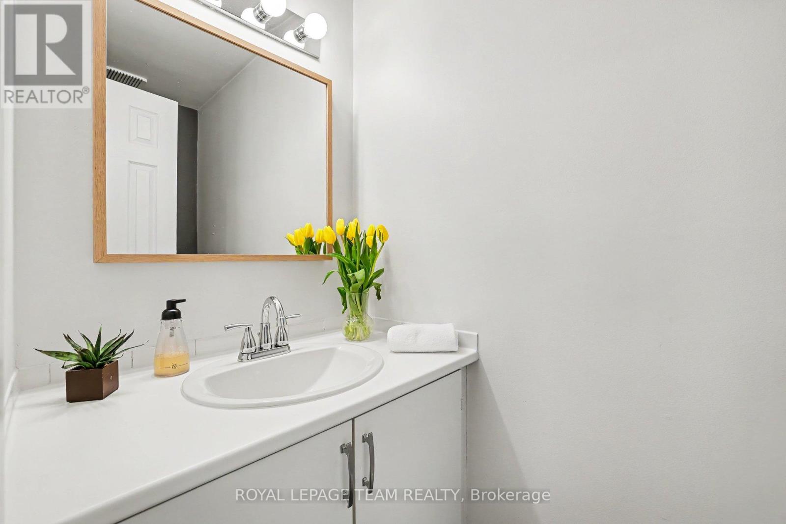 43 Whelan Drive, Ottawa, Ontario  K2J 2A3 - Photo 5 - X12948980