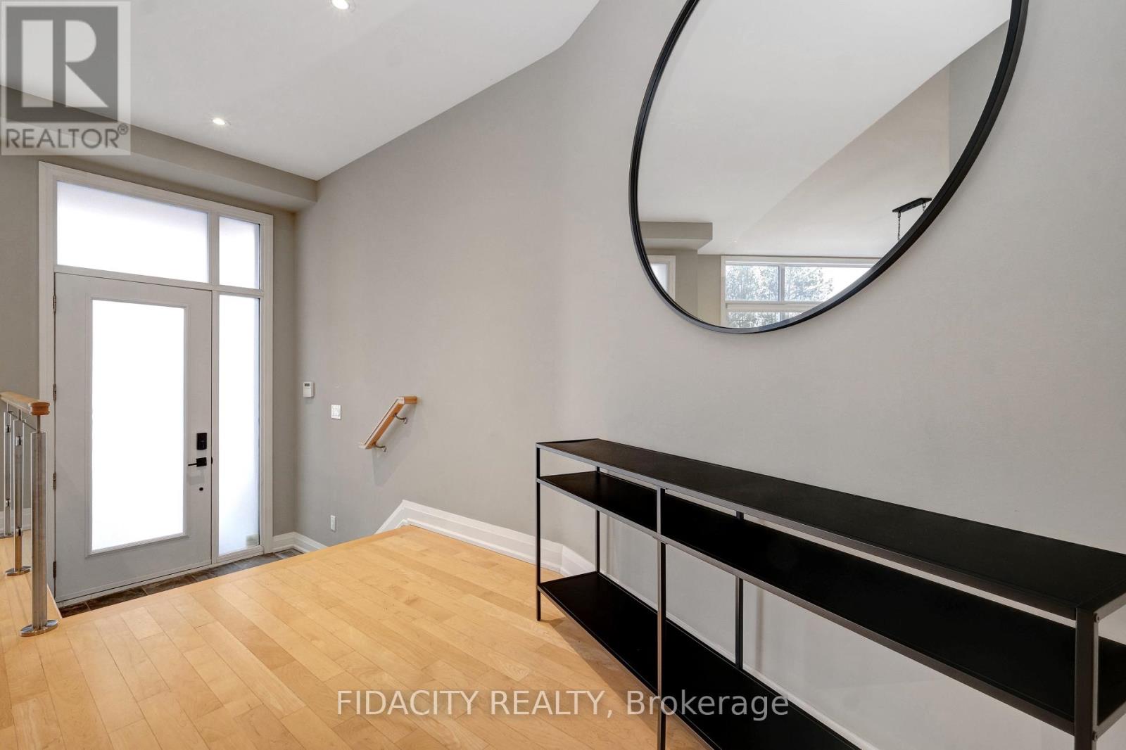 376c Wilmont Avenue, Ottawa, Ontario  K2A 0B1 - Photo 2 - X12949016