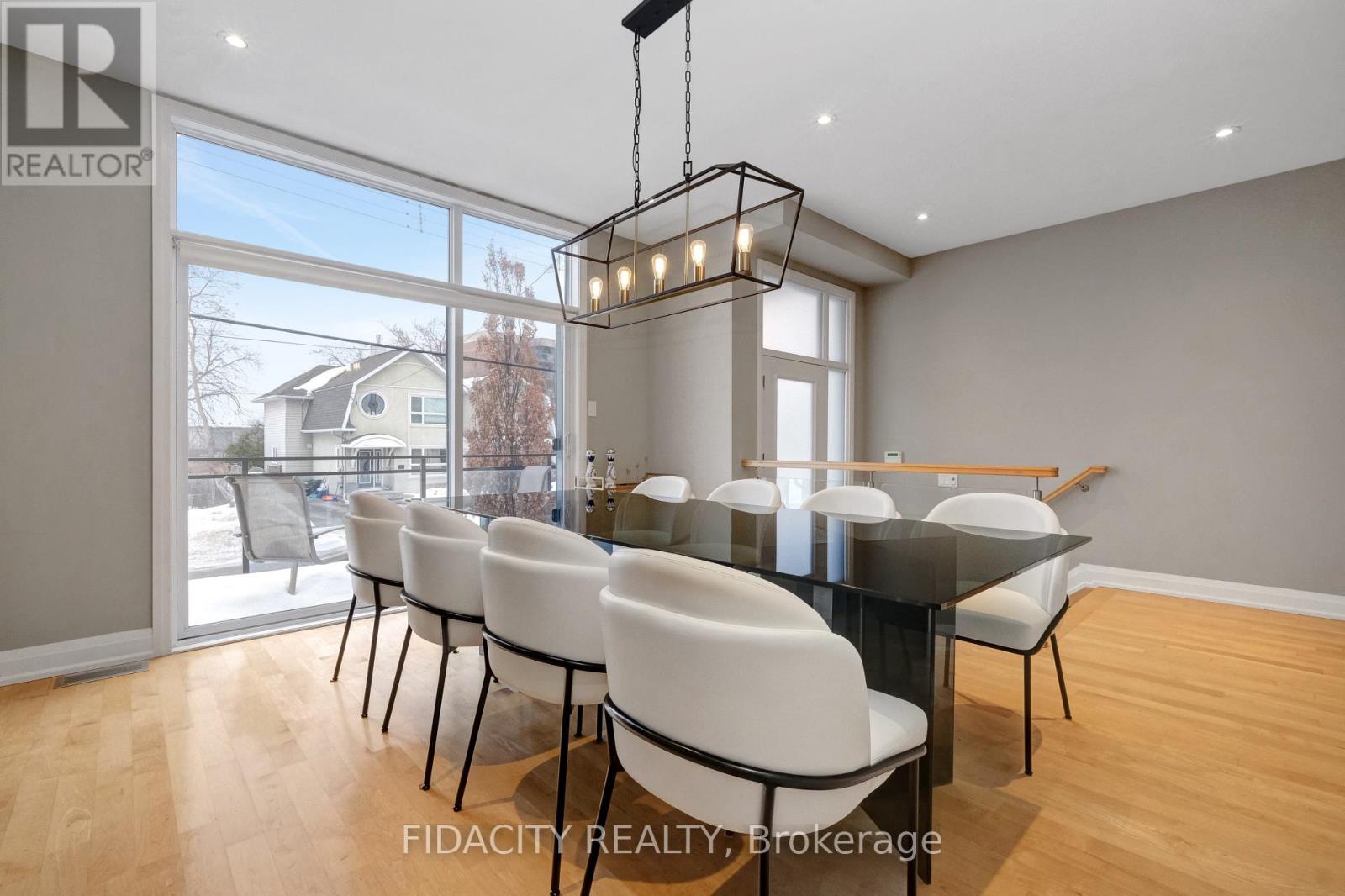 376c Wilmont Avenue, Ottawa, Ontario  K2A 0B1 - Photo 3 - X12949016