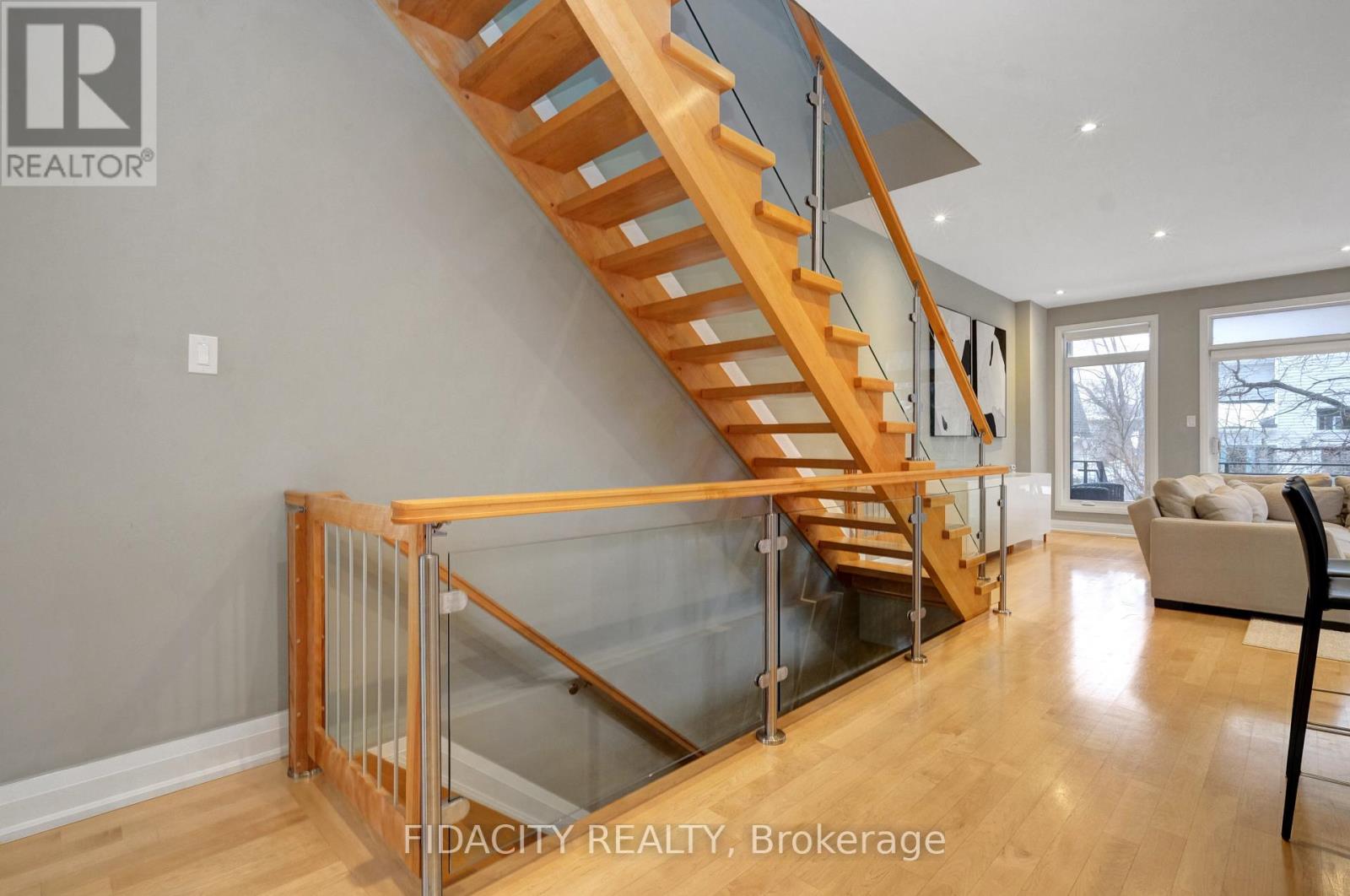 376c Wilmont Avenue, Ottawa, Ontario  K2A 0B1 - Photo 6 - X12949016