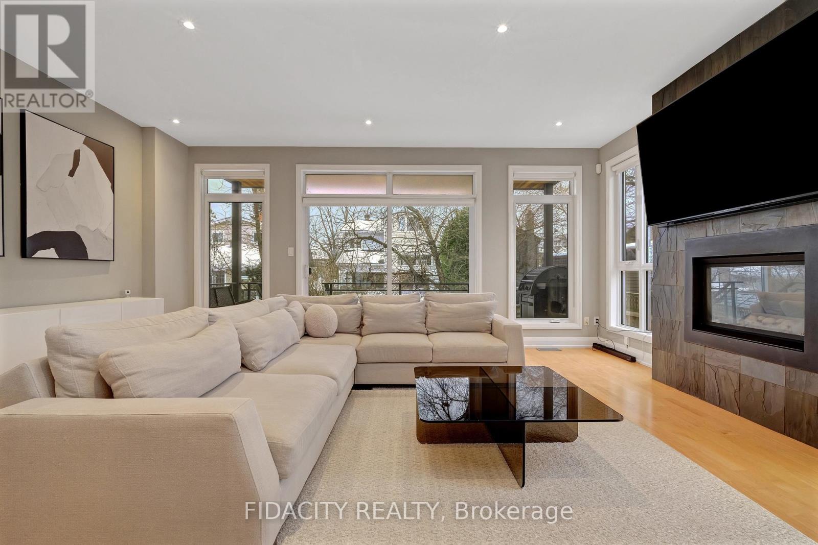 376c Wilmont Avenue, Ottawa, Ontario  K2A 0B1 - Photo 8 - X12949016